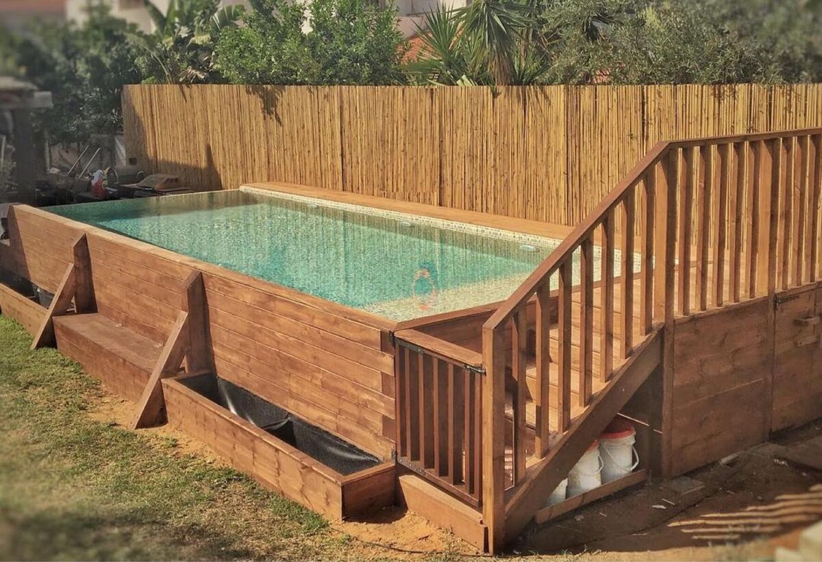 15 Wooden Pool Decks 13