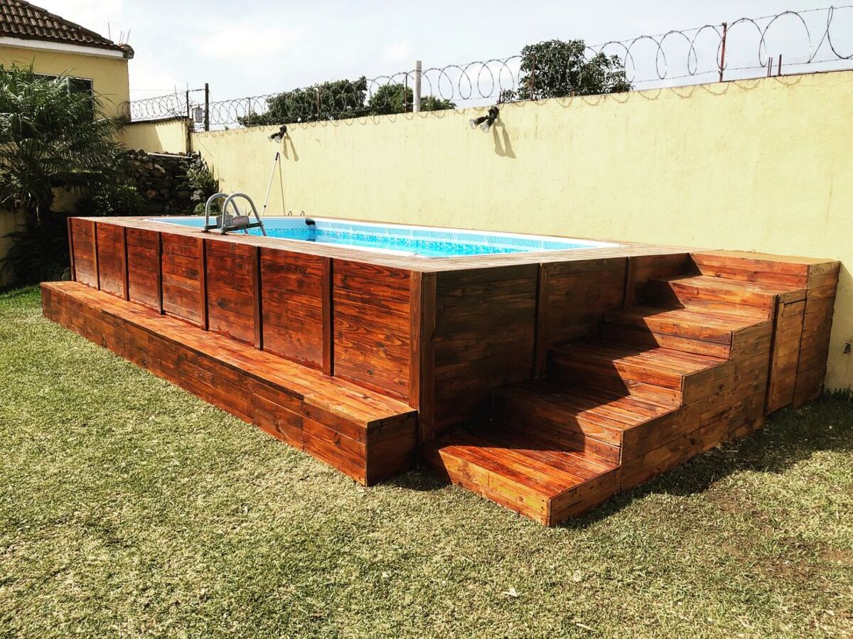15 Wooden Pool Decks 14